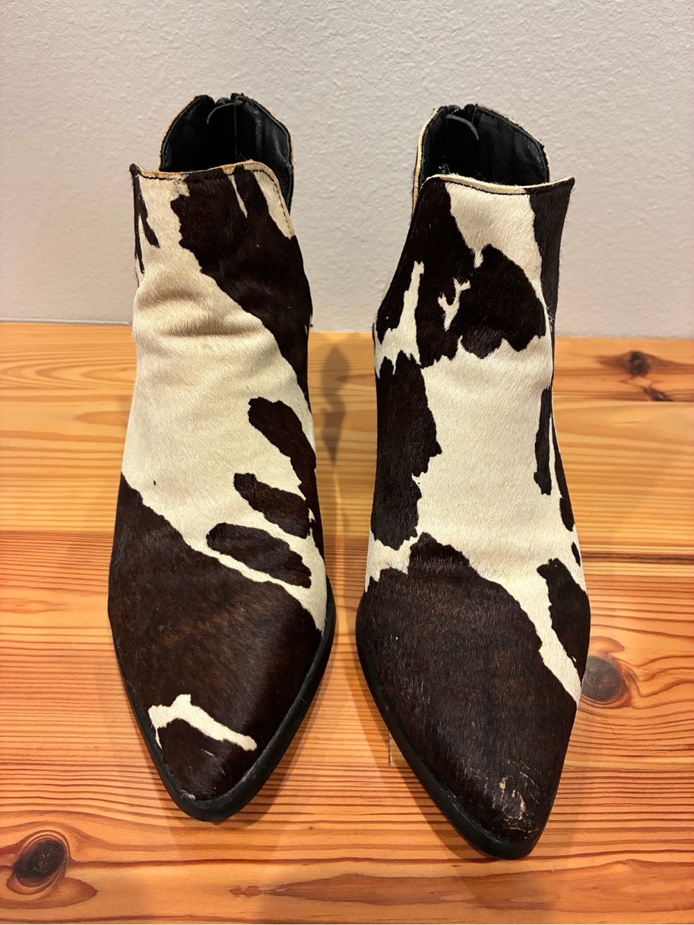 ShuShop Black & White Cowhide Pointed Ankle Boots